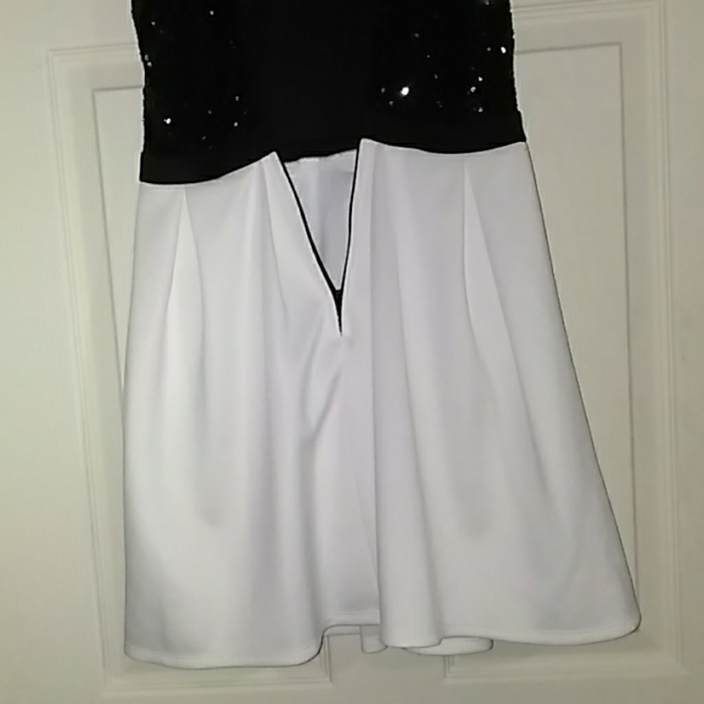 Dress - Picture 3 of 4